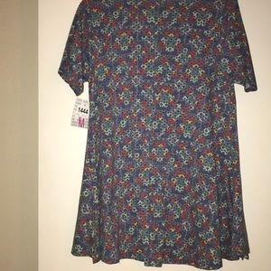 Robe Courte à Imprimé Floral Et Géométrique Dans Des Tons De Bleu Et De Tons De Bleu Et De Jaune